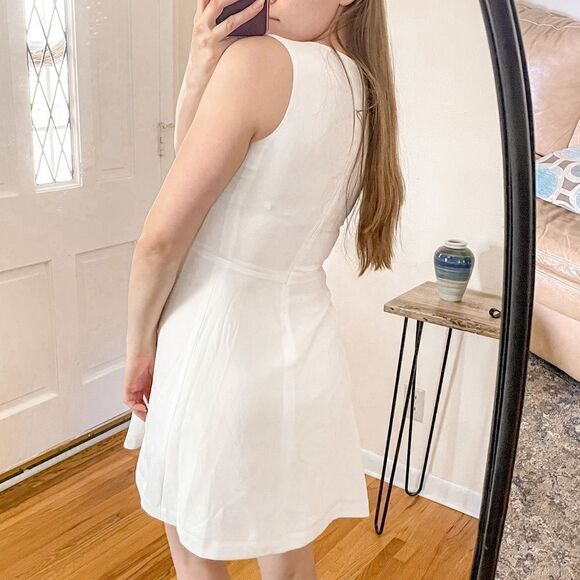 Vince V Neck White Mini Dress 4 - Picture 3 of 9